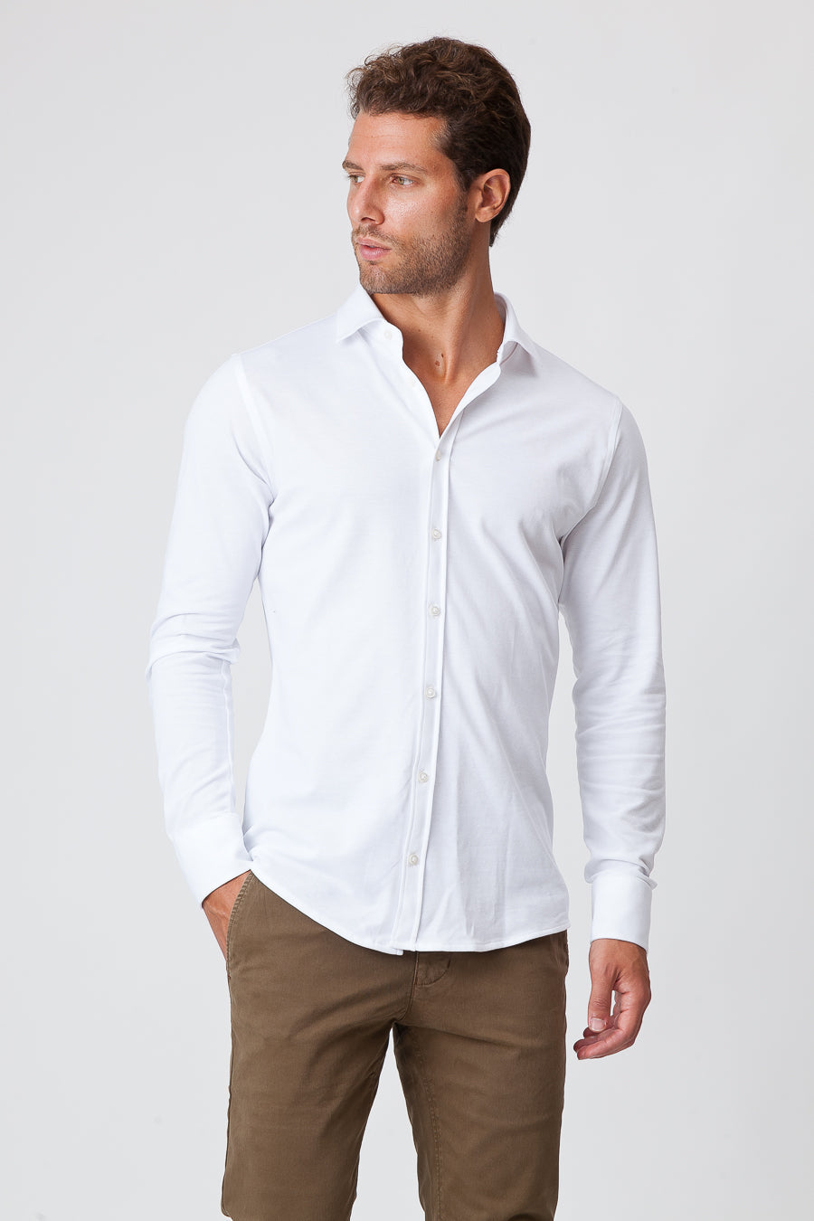 Weißes Poloshirt