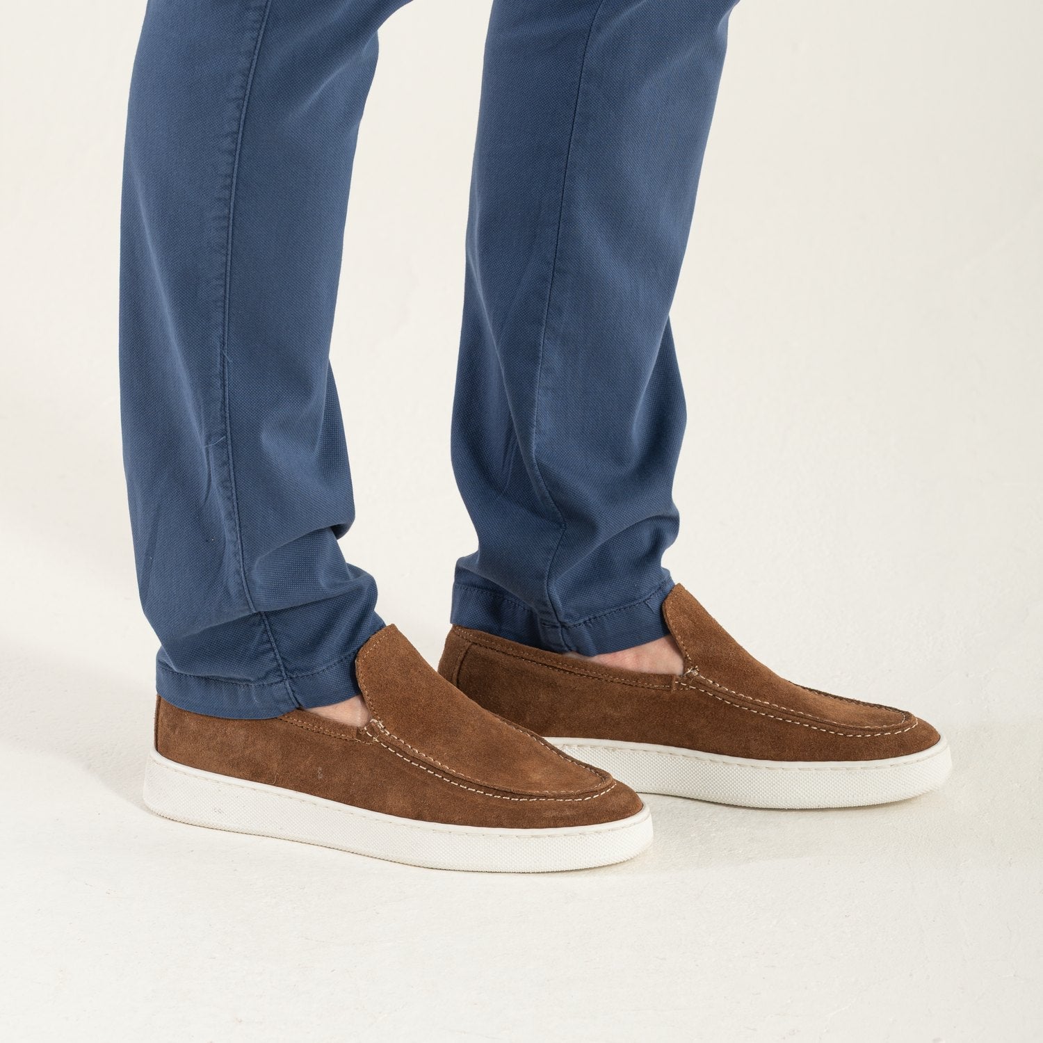 Mocasín moderno de camello