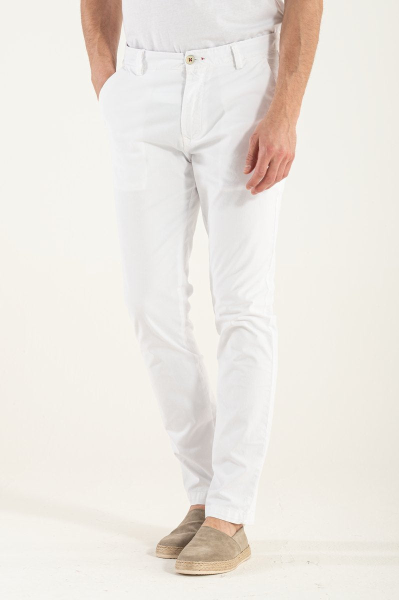 Pantaloni albi