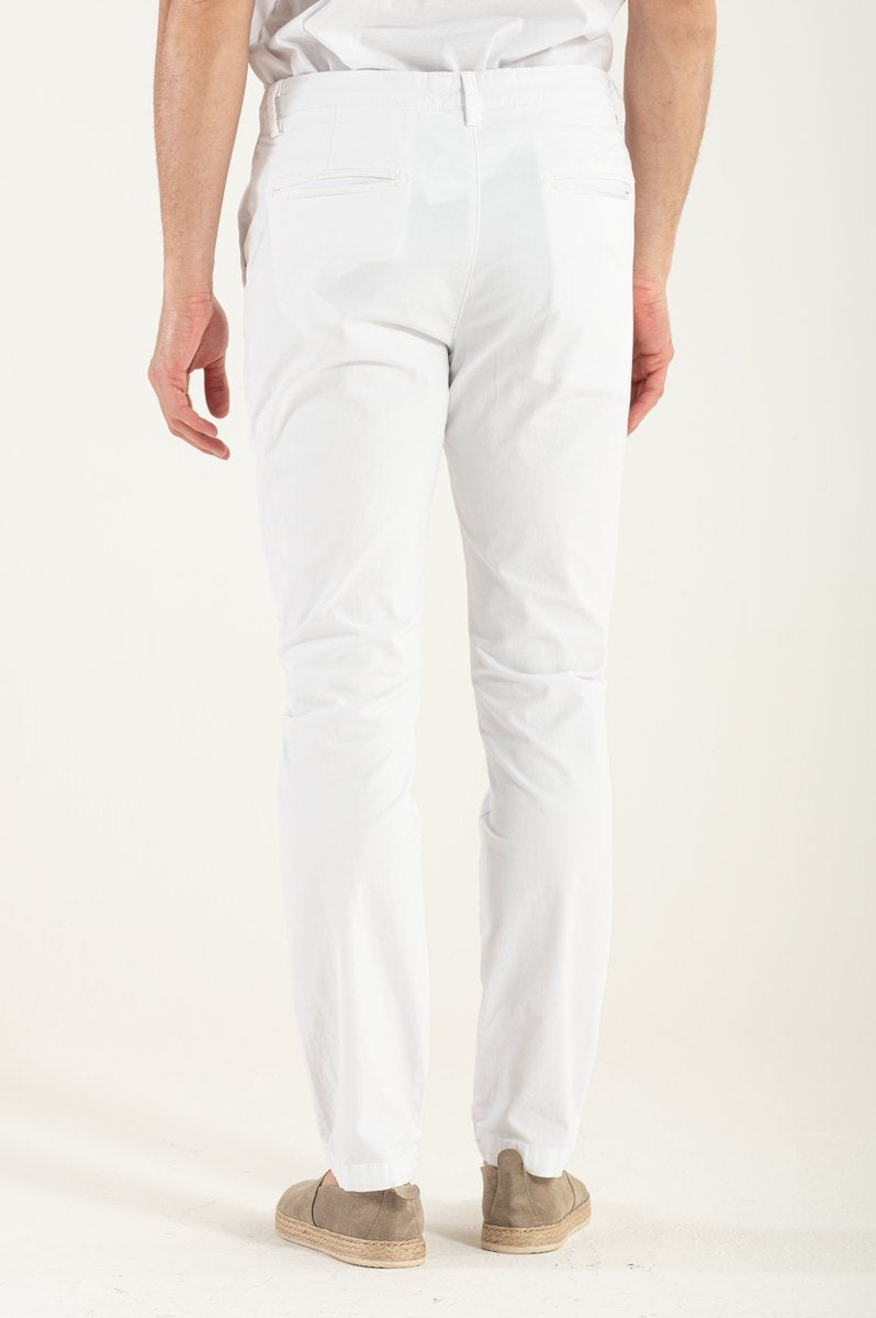 Pantaloni albi