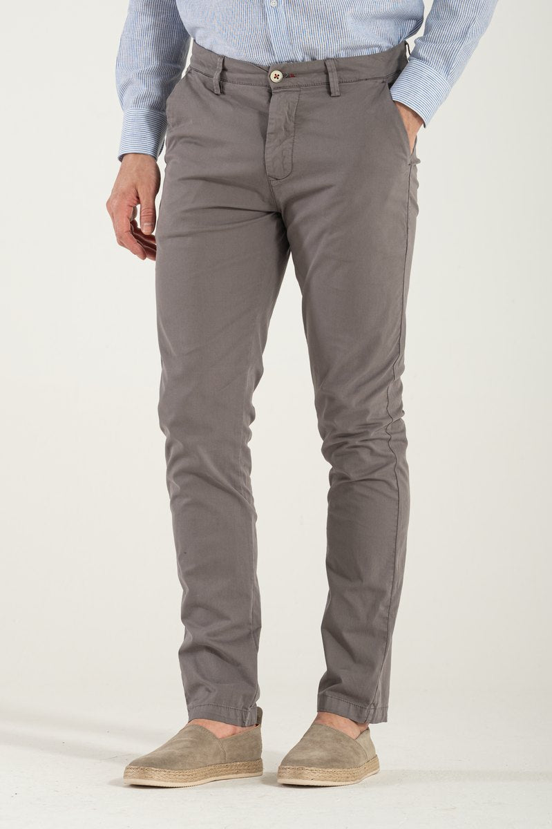 Pantaloni gri de vară de primăvară