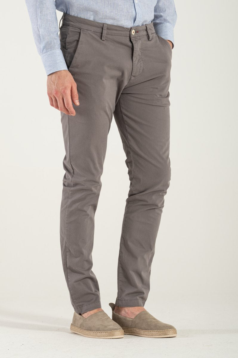 Pantaloni gri de vară de primăvară