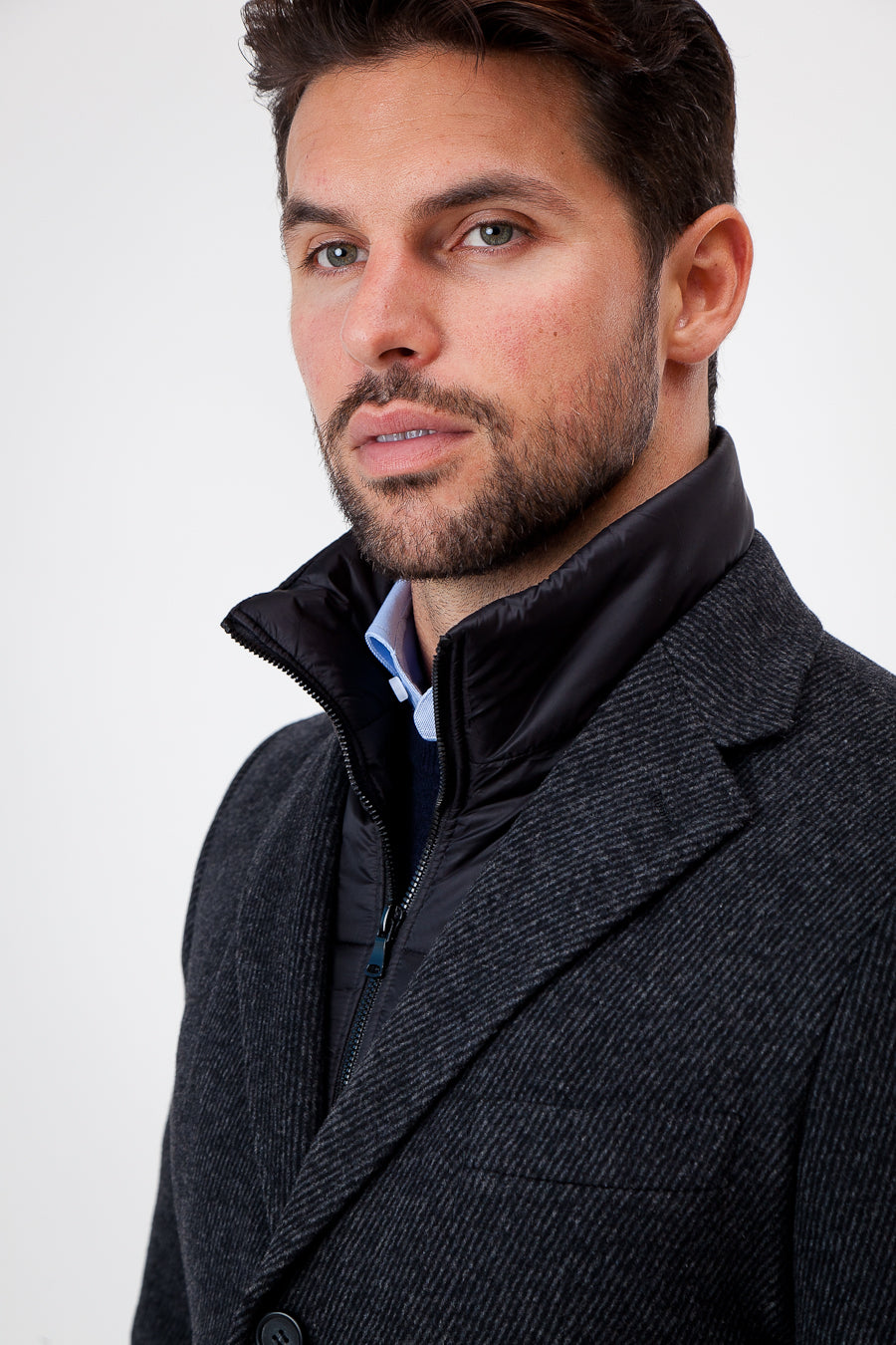 Wool coat with removable lining