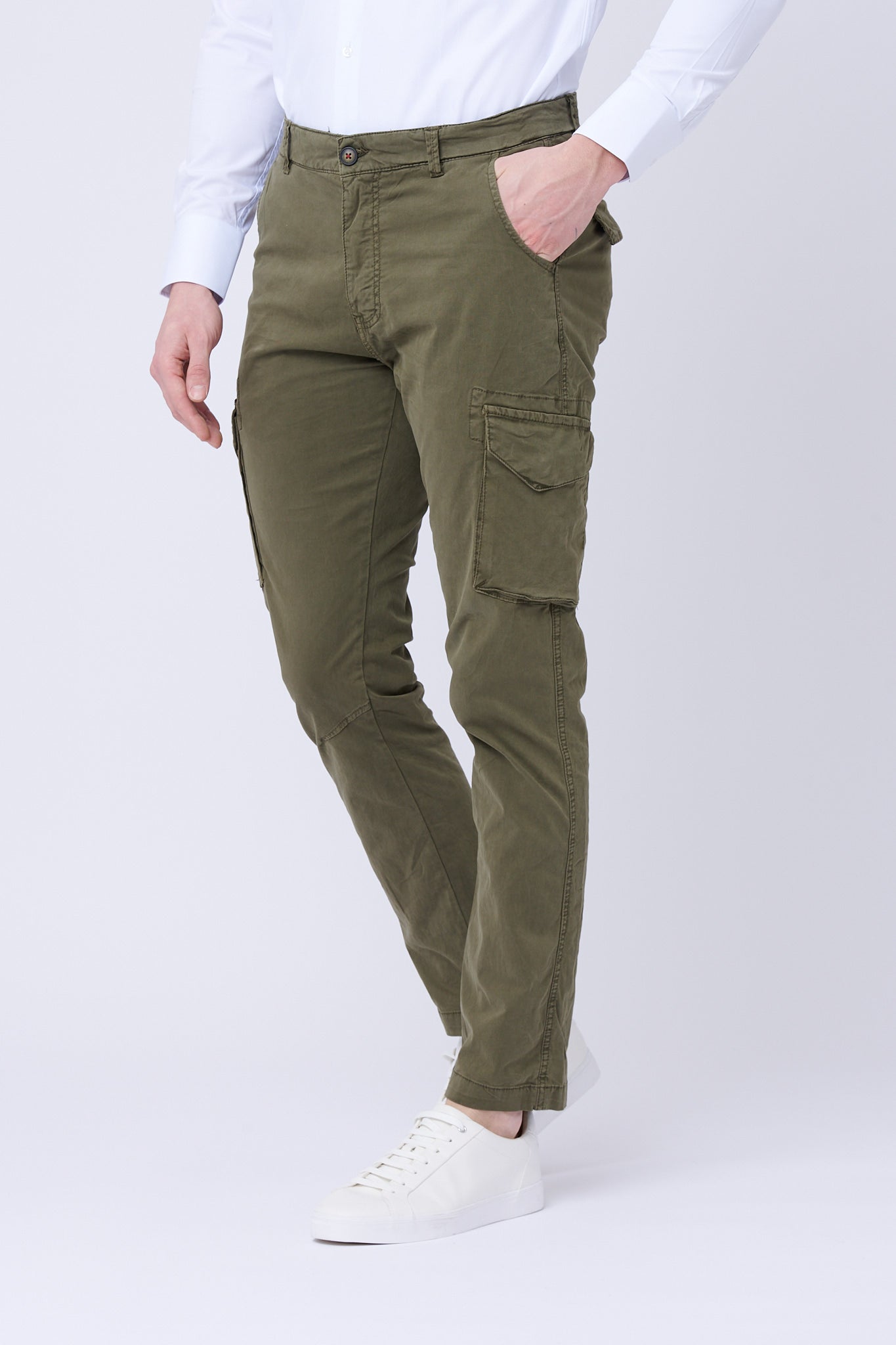 Green trousers with pockets