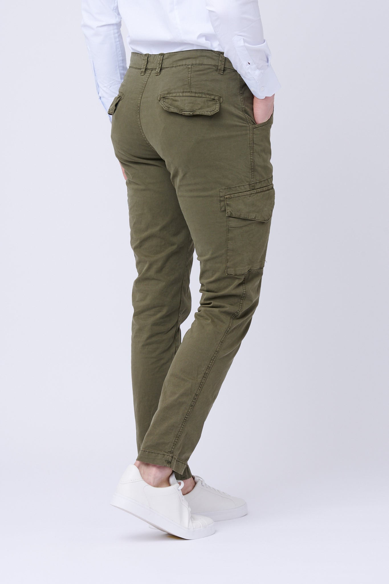 Green trousers with pockets