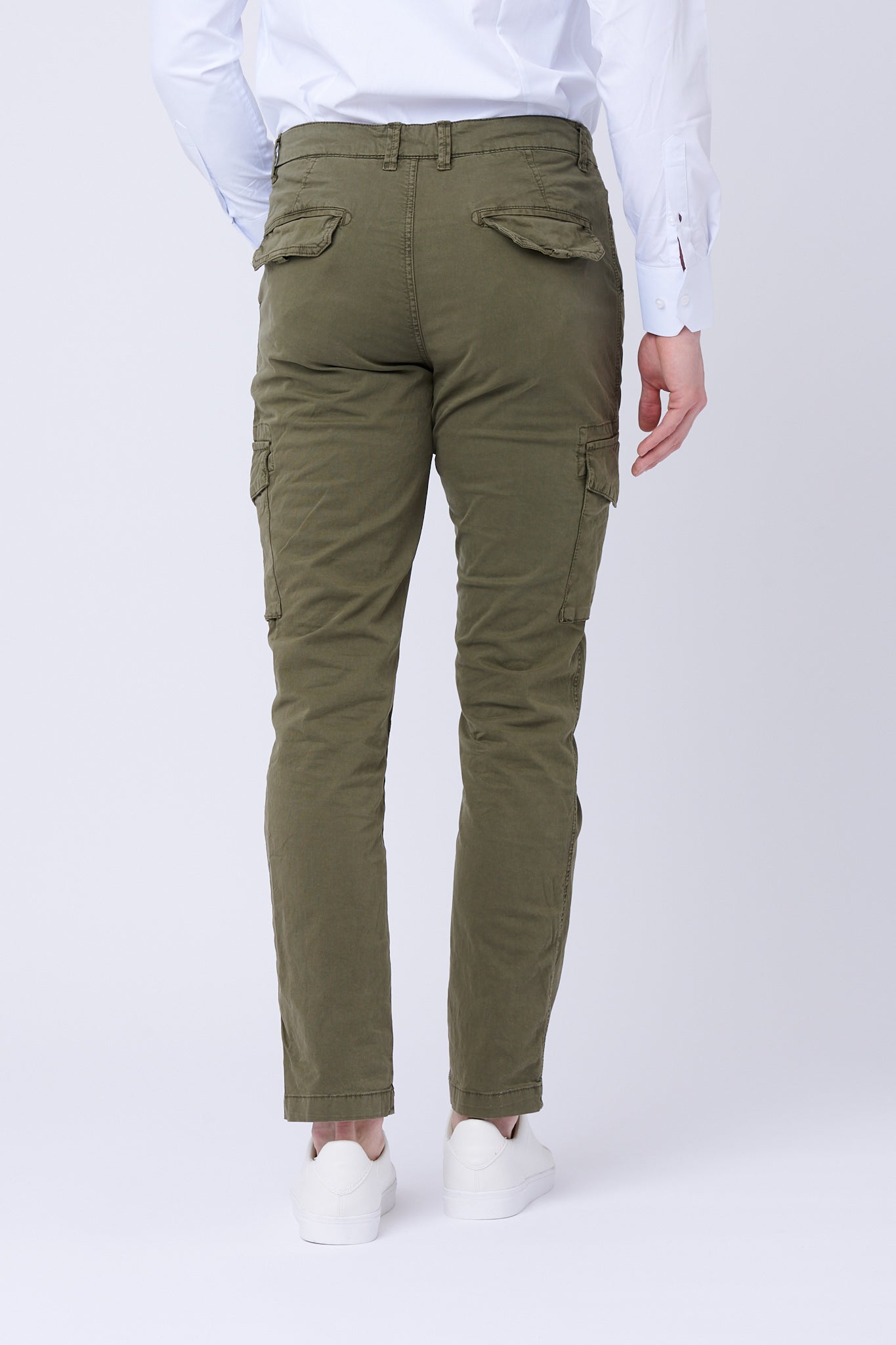 Green trousers with pockets