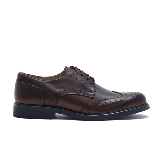 Sapatos clássicos marrons franceses