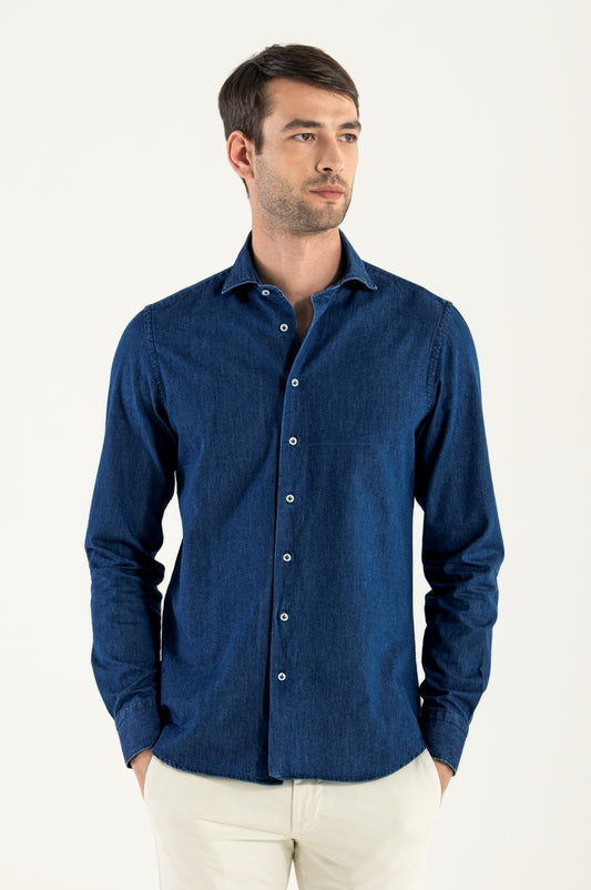 Donkere jeans shirt man