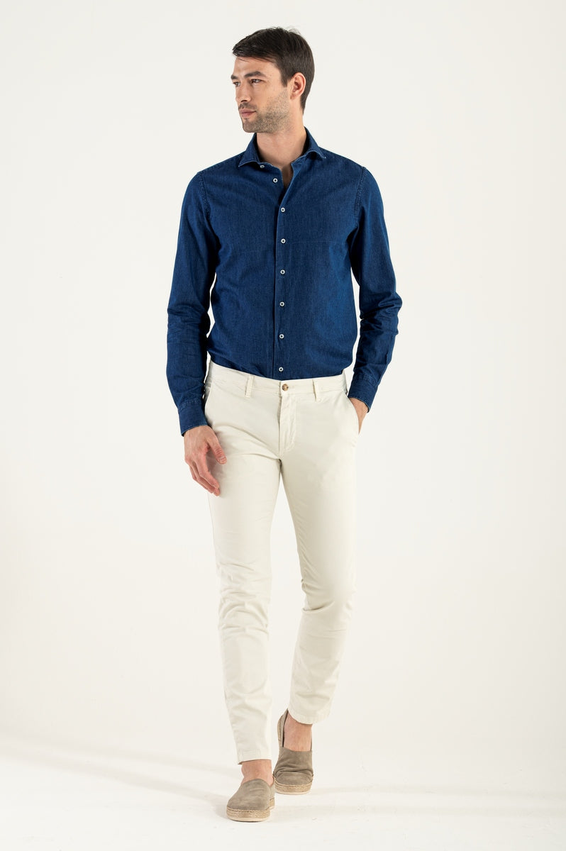 Donkere jeans shirt man