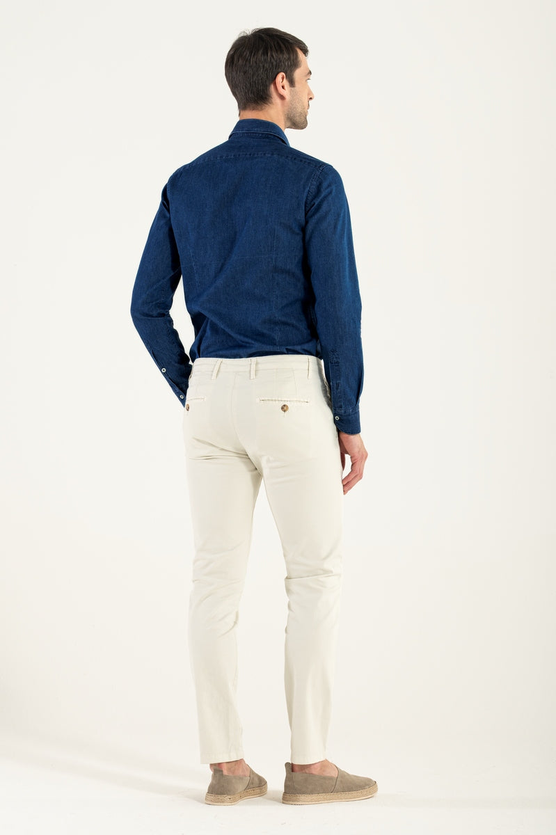 Donkere jeans shirt man