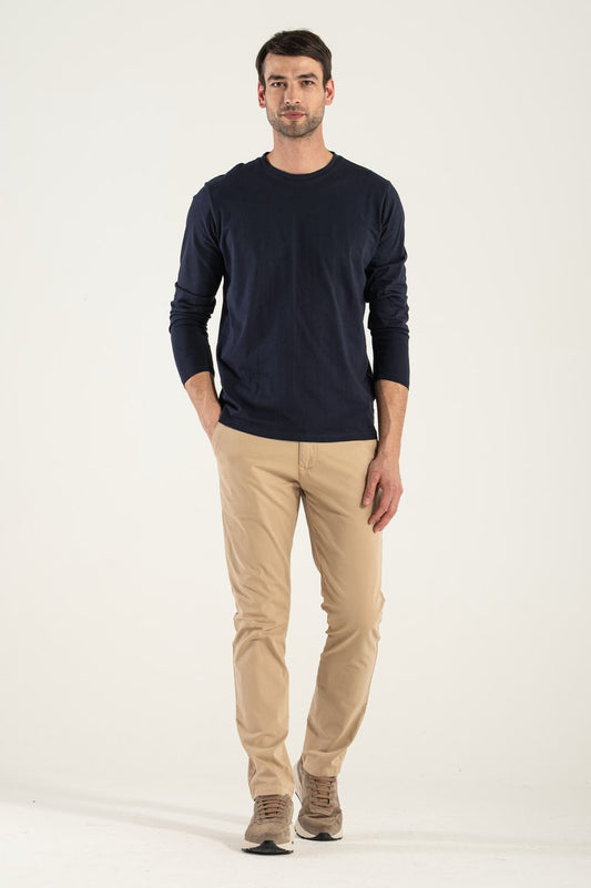 Blaues Langarm-T-Shirt